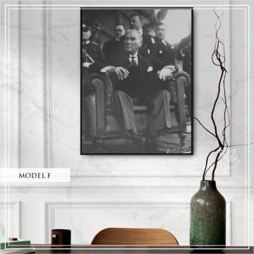 Metal Çerçeveli Camlı Mustafa Kemal Atatürk Tablosu