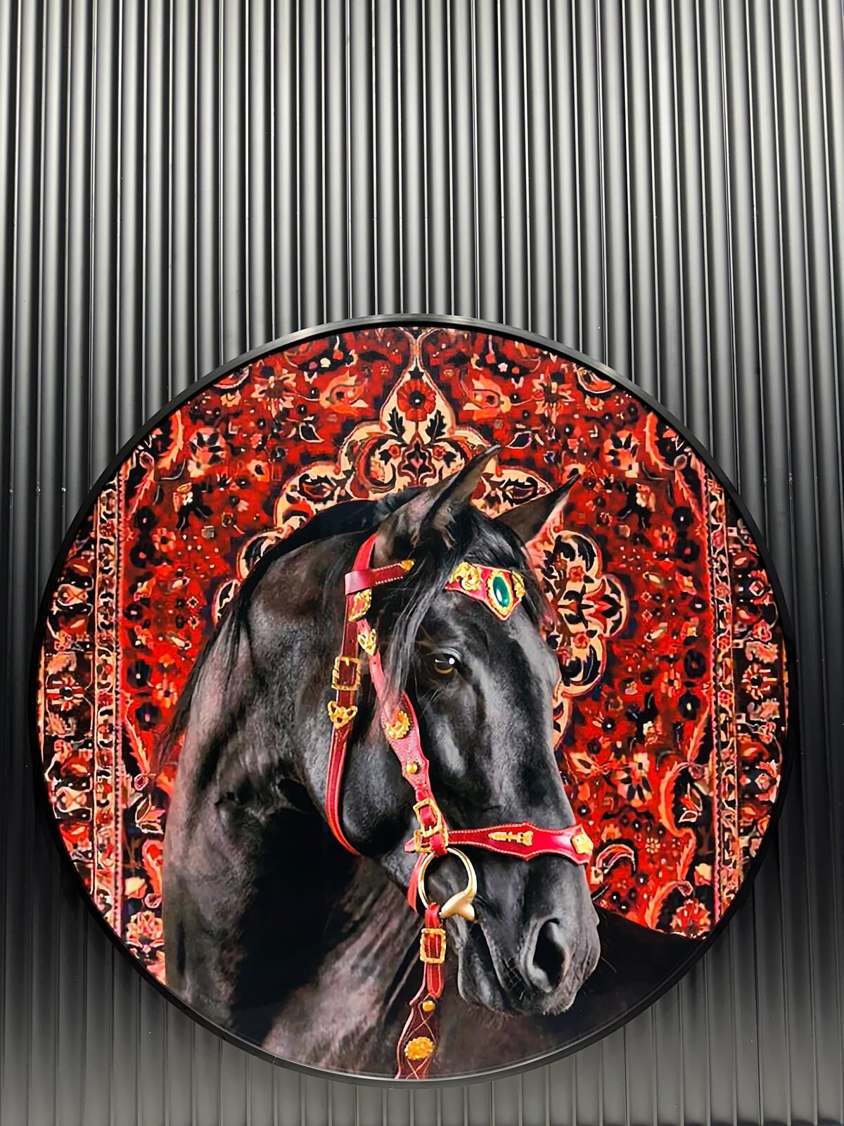 Dijital Baskılı Metal Çerçeveli Camlı Yuvarlak Dekoratif Tablo - Crowned Noir